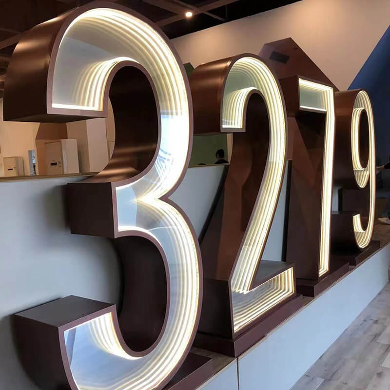3D mirror sign with customizable shapes and sizes
