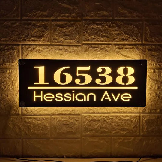 Illuminated house number plaque with solar lights